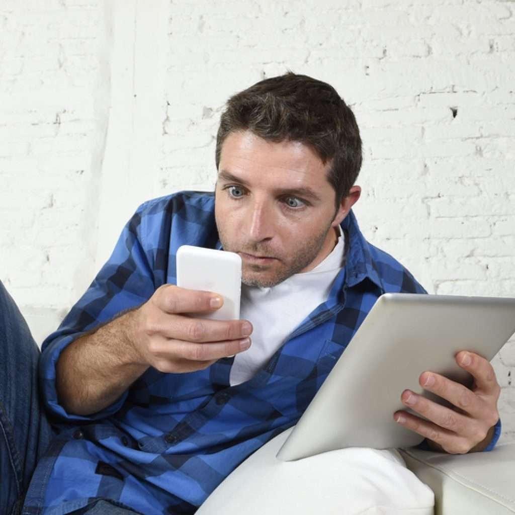 ¿ERES ADICTO A INTERNET?