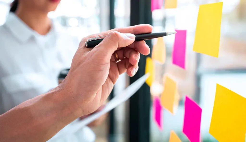 Elementos que no pueden faltar en un brief creativo 2024 - Diseño y Optimización Online Servicios de marketing